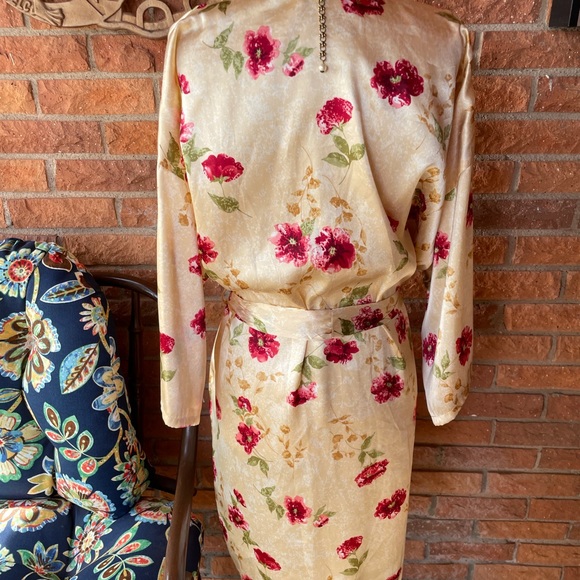 Alexandria Nicole • Medium • Floral • Gold/Red • Satin • Robe - Picture 9 of 15